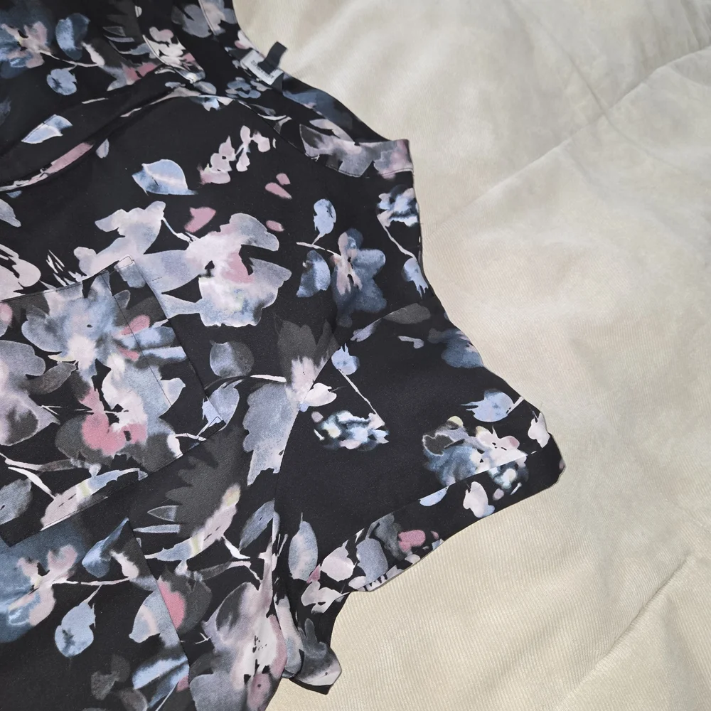 3 For $60. Simply Vera Vera Wang Black Floral Blouse - Picture 8 of 11